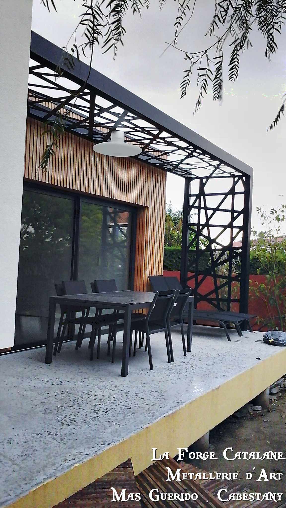 casquette moderne tube decoupe laser terrasse fer Forge Catalane Cabestany (2).jpg